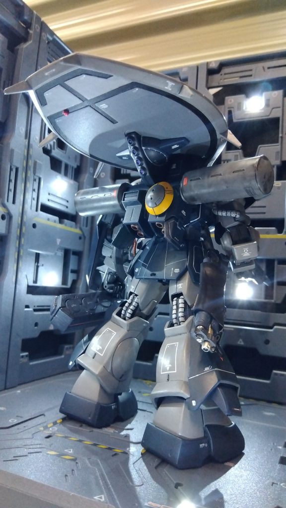 ジャンクから食玩のMIA用だと思うショットガンを発掘したので熱収縮チューブでホルスターをでっち上げ。レドーム内にスチールテープを貼りネオジム磁石でモノアイ製作して可動化。