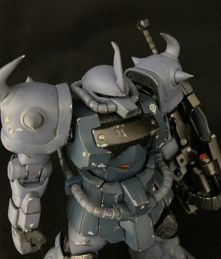 ひさしの角度を変えて目つきを悪くしてます。今気付きましたが、スパイクアーマーの目隠しディテールにマイナスモールド入れ忘れてる…。