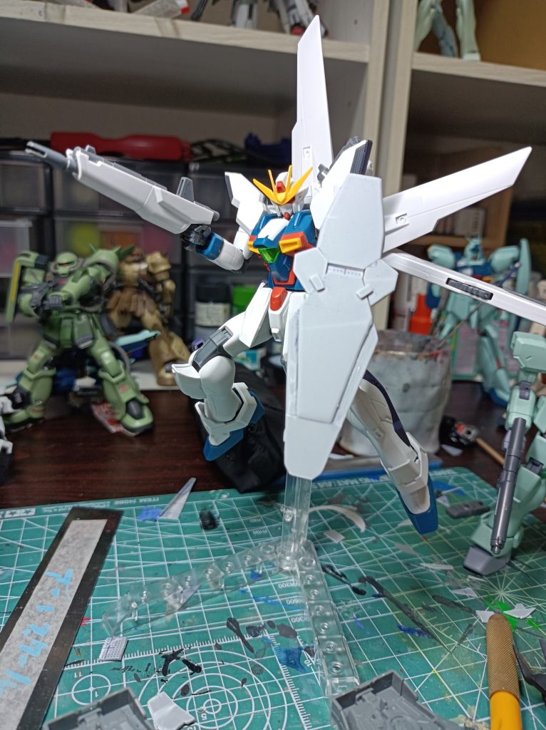製作途中の画像です。ん～～やっぱ作りが甘いですね(gundam-kao5)