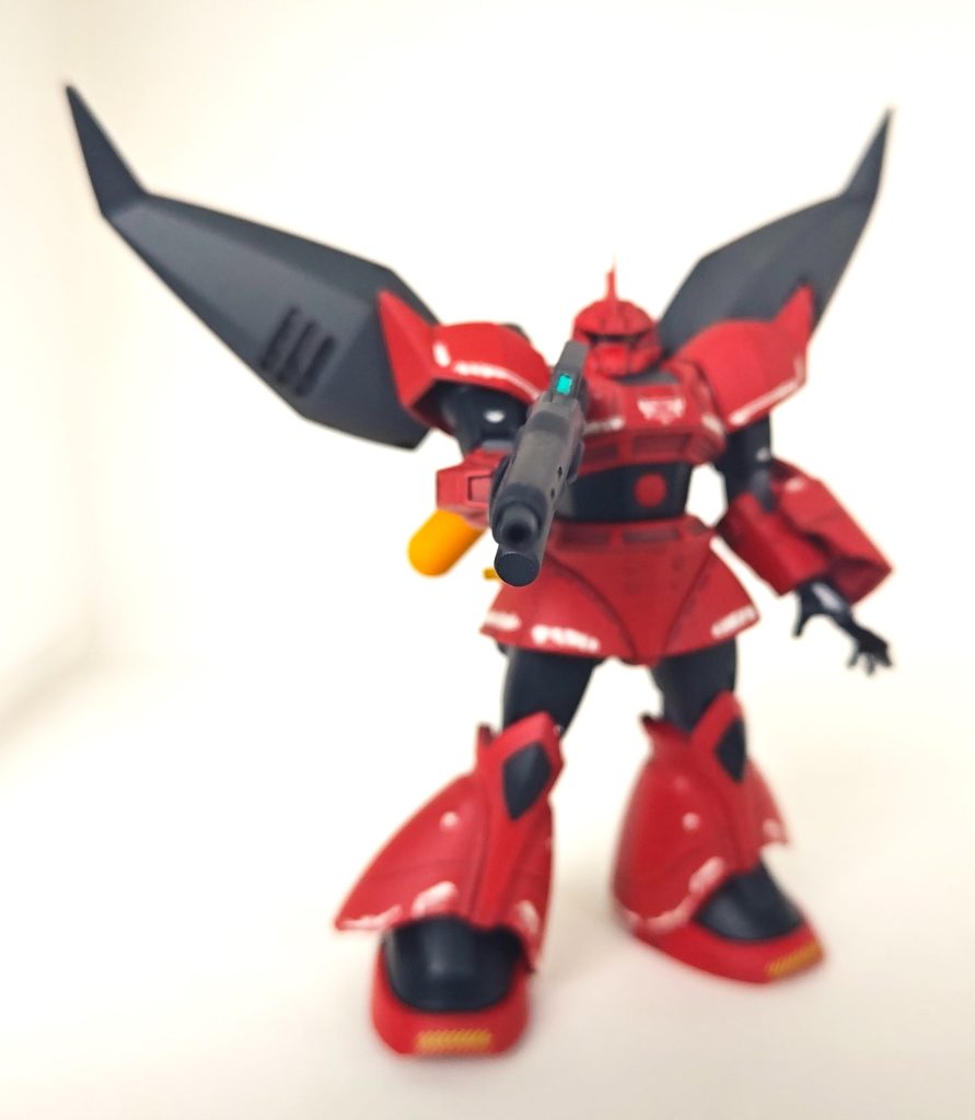 主兵装は、ガーベラテトラと同型のビームマシンガン。キットには付属していませんので、hgucガーベラテトラから持ってきました（苦笑）