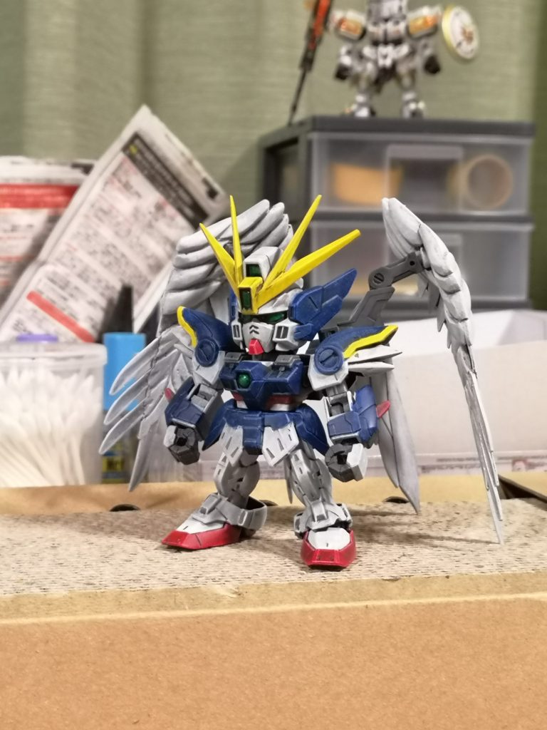 本体完成直後塗装はクレオスの黒サフを下地にタミヤカラーのX2ホワイト、X4ブルー、X7レッド、X8レモンイエローセンサーはシルバー下地にクリアグリーンかなりイメージに近い色味で嬉しかった