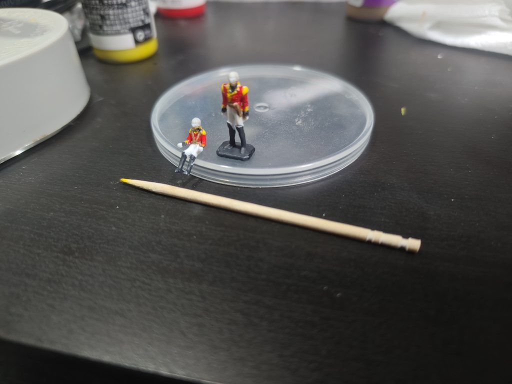 おまけ今回は1/100ゼクス人形も塗ってみました、が、見本通りに塗るのは無理ですね…。爪楊枝で塗りましたが、次は縫い針用意します。