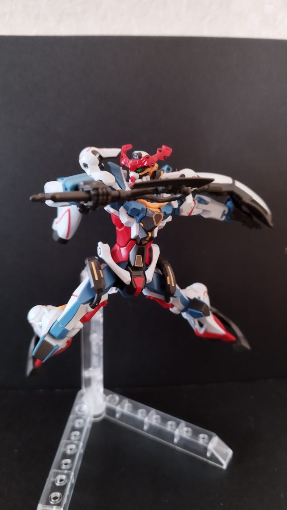 顔を作るのが大変でした。めちゃくちゃ小さいパーツがあったので目が疲れました。しかもそれが2個もあり本当に大変でした。あと赤いラインテープを貼るのが大変でした。