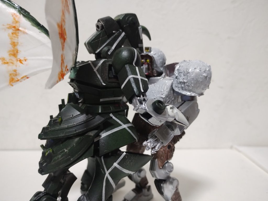 作業用なので武器を持たないメカニギガス。取っ組み合いの戦闘を行う。