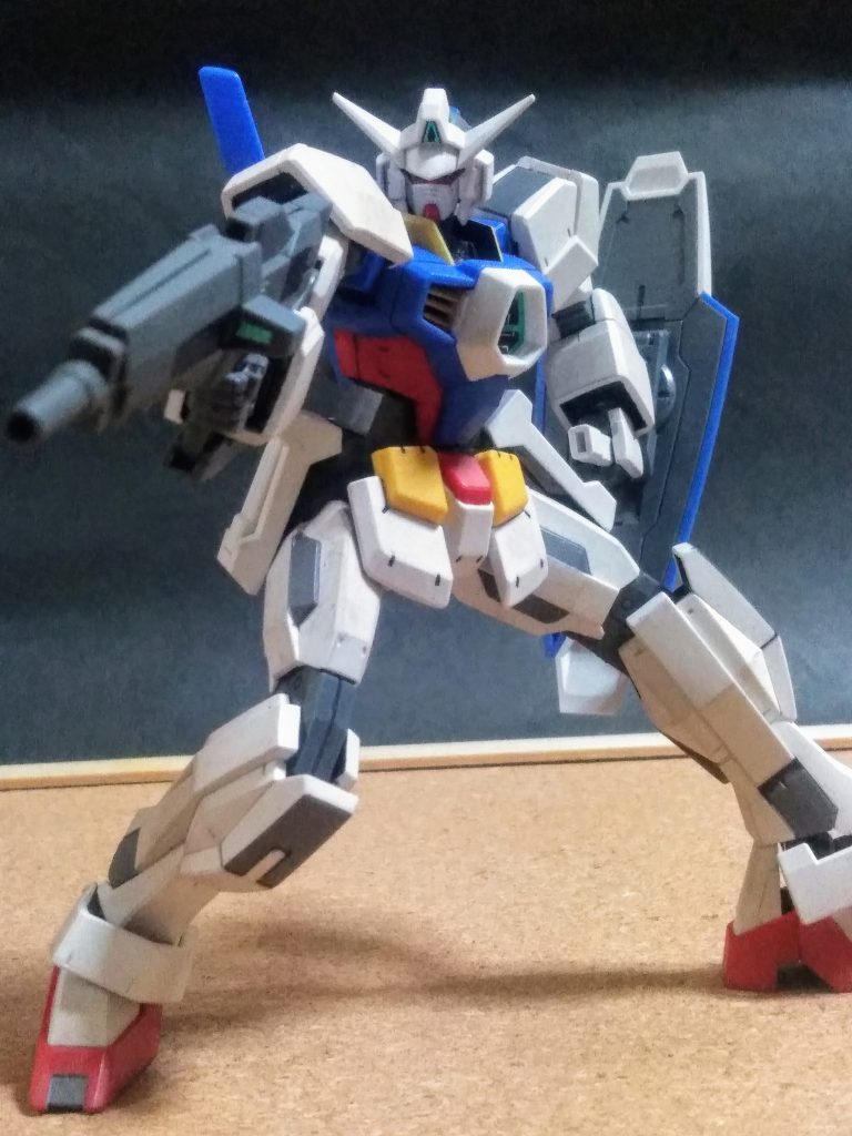 お話の根幹はとイウと 😌『ガンダム』を同じ血筋を持つ3人の主人公によって乗り継がれる 100年 3世代に渡る物語 😳　　　｢｢｢壮大❗｣｣｣ はい！メインウェポンである『ドッズ ライフル』😆ただのビーム ライフルとは違うのです 😚仕様はコンナ感じ👍【ドリル状に回転する事で貫通力を増したビームを発射する事が可能で、それまでのビーム スプレーガンでは傷をつけられないガフラン(敵MS)を一撃で撃破した。】