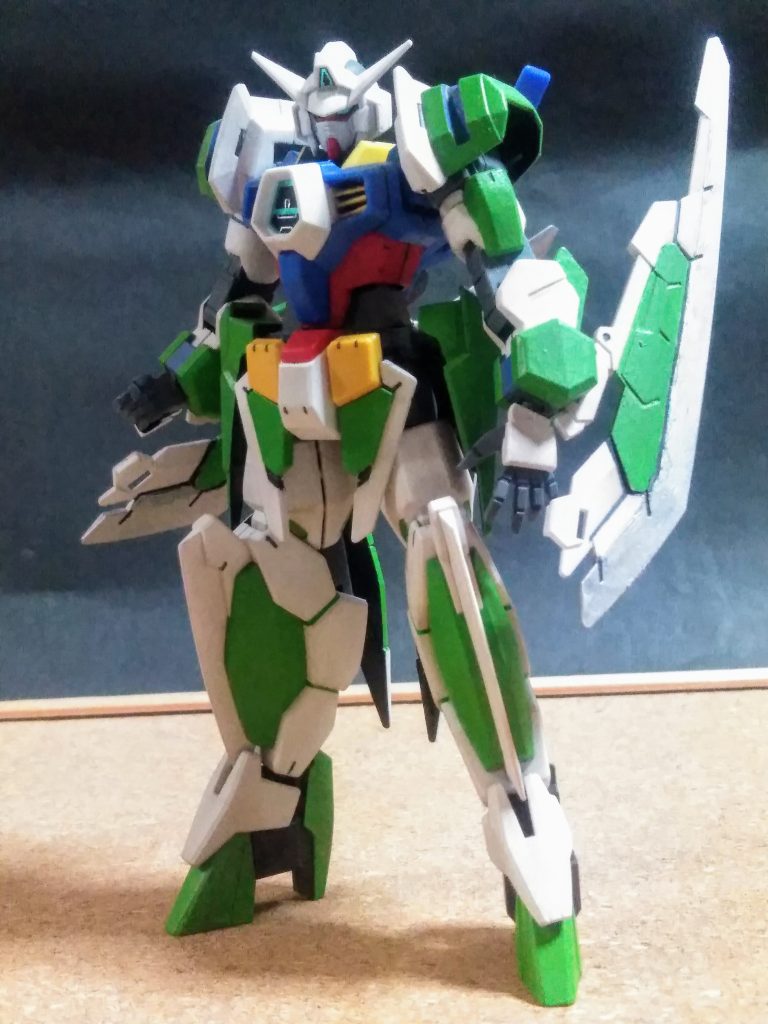 尺がアルので追加の蛇足作業🐍👣コノ子はプレバン出身の『ガンダム AGE-1 レイザー』😤💨 ご覧の様に『カミソリ』ミタイなヤツでさぁ 😁🎵🎵まぁ、本元は『ホビージャパン』の課金付録ですがね 😋