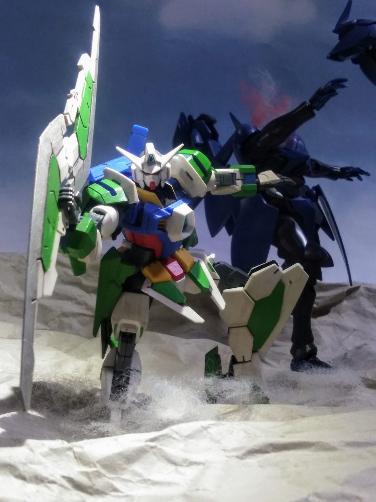 『ガンダム』も『AGE-1からAGE-2、AGE-3、そしてAGE-FX』へと進化してイクこのお話 (｀ー´ゞ-☆このような形で世代交代を描くことは、舞台やキャラクターの設定に労力がかかるため、従来のテレビアニメ作品ではあまり用いられることがなかった展開らしいです (/≧◇≦＼)近年のガンダムシリーズ作品では、物語初期から敵味方を含む複数のガンダムが登場していましたが、本作では主人公が操縦する機体以外のガンダムが登場しない情勢から物語が始まるのも見せ場ですよ　(￣▽￣)ゞキャッチコピーは「三つの運命が 歴史になる＿＿＿」。全49話。平均視聴率は2.56%・・・(/´△`＼)ｺﾚﾊﾌﾚﾅｸﾃﾖｶｯﾀｶ💦