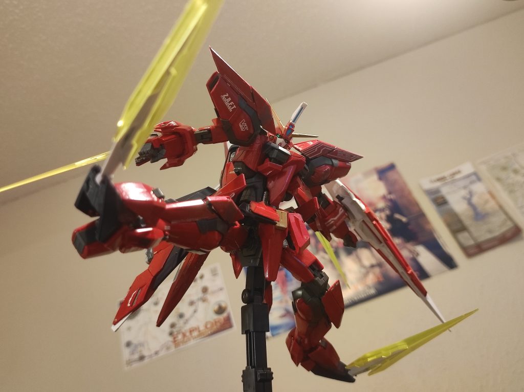 そんな広い可動域に驚かれた!! さすかMGの可変機です。ポージングは難しくて”ライダーキック”の雰囲気を出ました。