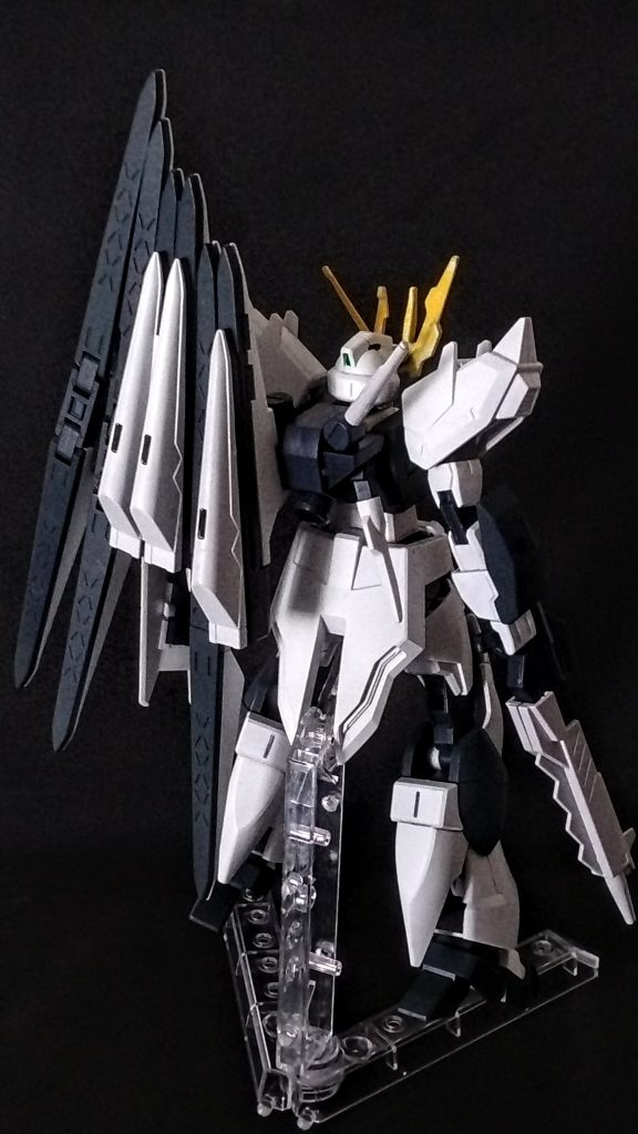 こちらの形態だと分かり易いですが、コアガンダムII本体側のランドセル(下部)のビームサーベルx2もあるので、この形態だとビームサーベルx3になります。