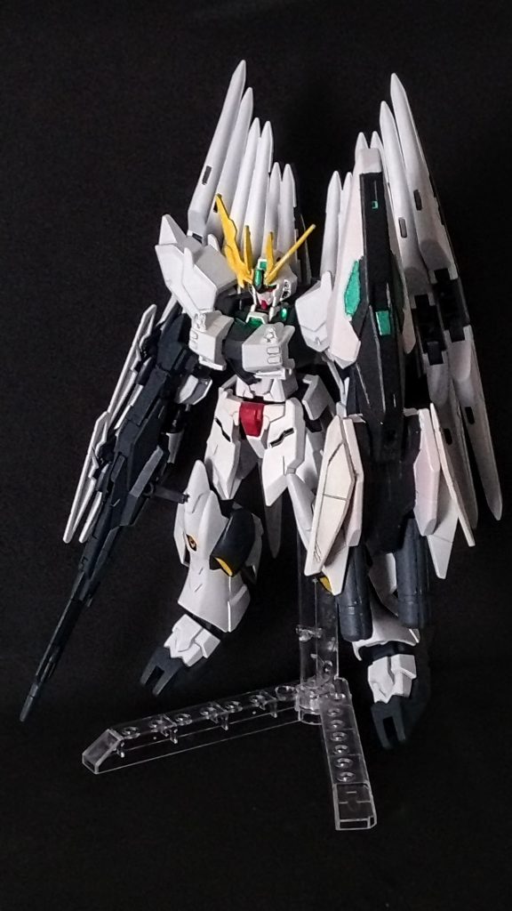 ロマン優先のゴテ盛。Ｗフィンファンネルやらシールド、ロングライフルでシルエットは変化が大きく見えますが、HWSと云うにはおっぱいと脹ら脛の追加スラスターくらいしか要素ないです。(フロントアーマーとリアアーマーは没)