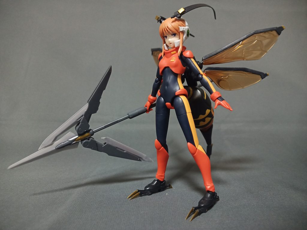 とは言っても1年前ぐらいに作った30MSリシェッタ蜂娘ver.の蜂パーツをちょっと加工してプルツーにくっ付けてみただけの簡単仕上げになります(￣▽￣;)