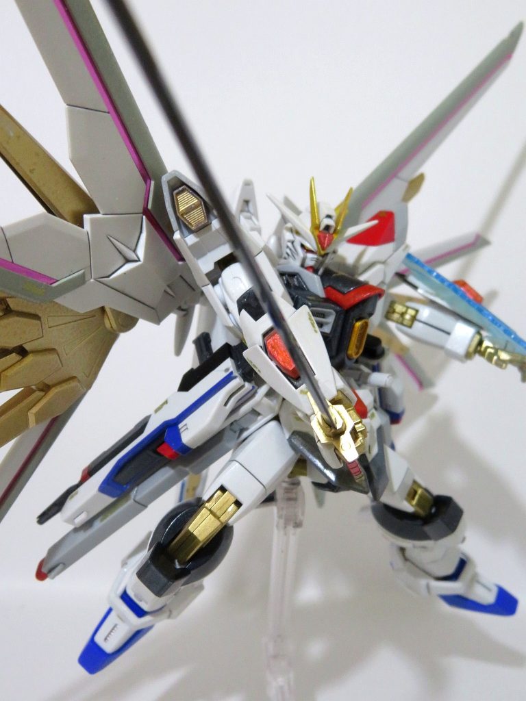 V字アンテナやフツノミタマなど、何ヵ所かはシャープ化しています。