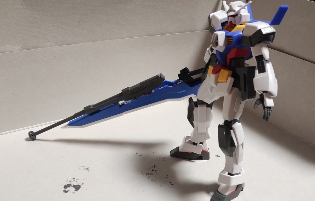 メイン武器の改造タクティカルアームズ。刀身を片刃にしてガトリングをライフル型にすることで片手での取り回しを意識しました。