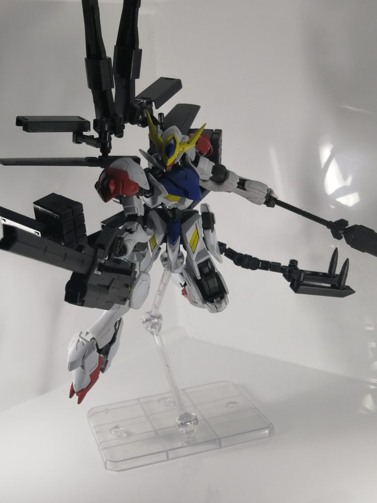 多分このバルバトスなら滑腔砲も片手でいけそう！