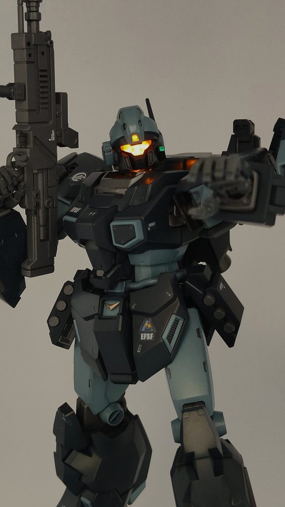 光るのですが、この光るシリーズはバックパックがポロポロ、頭部も外れやすい