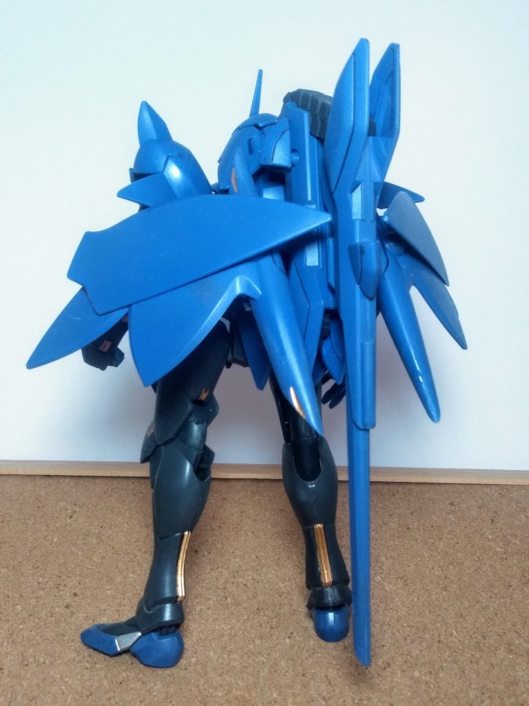 そんなコノ子の名前は 『ガフラン』🧐『UE(アンノウン エネミー)』の量産型MSです 🤨ウンン?「UE?」『UE』は『地球連邦』の敵対者達であり物語中にて『火星移住計画マーズバースディ』によって火星圏に建造された16基のコロニーへ移り住んだ者達の末裔でアル事が判明します 😳❗ 『機動戦艦 ナデシコ』ミタイな世界観⁉️と、イエバ伝わり易いですかねぇ 🤔モットモ『機動戦艦 ナデシコ』をご存知無ければヤッパリ伝わらないのだけど 😅