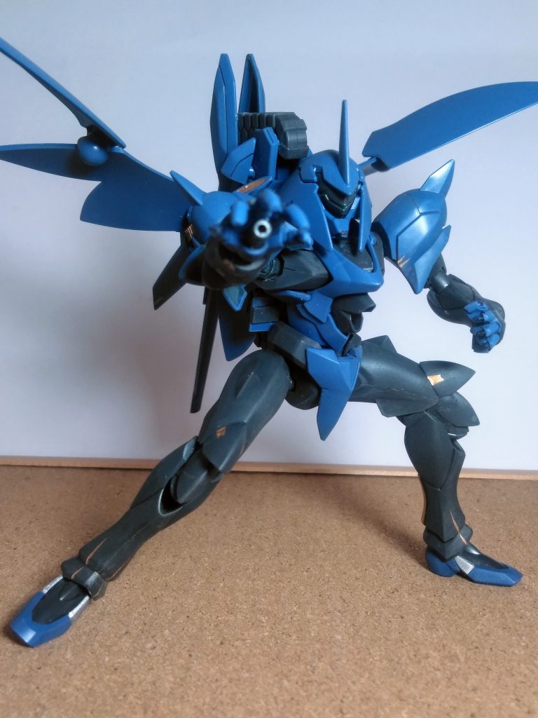 コノ子は第一部の劇中で初めて姿を現した敵対MSで、初期の主力量産機😊 可変もします 🤩タダノ モブデハ ナイ! そしてメインウェポンはコレ❗『ビーム バルカン兼ビーム サーベル』掌に内蔵されているビーム機関砲で、ビーム サーベルの発振も可能 😆概ねの『UE共通』の武装となります 😚カッケー💓