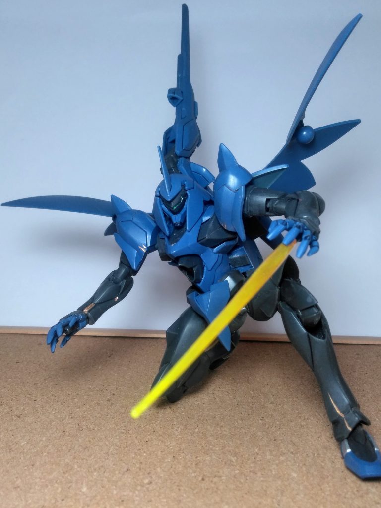 ナノでビーム サーベル抜刀‼️ 因みに『UE』は『ヴェイガン』と、呼ばれる国家だと劇中で騙られます😳その『ヴェイガン』は高度な軍事技術力と、指導者を崇拝する結束力を保有 😣💦異郷での150年という長い間、過酷な環境での生活を強いられている為か、全体主義的な国家体制を形成してイルのです🧐