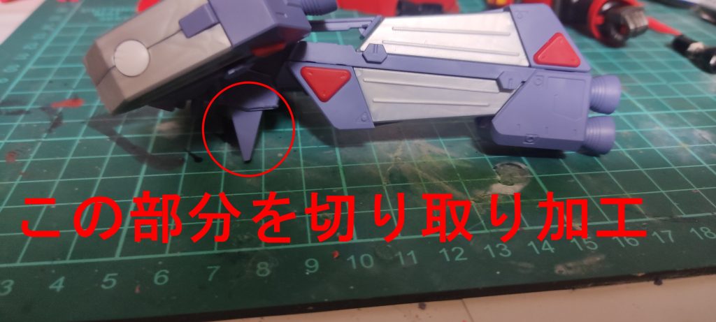 この部分を切り取りサザビーのバックパックに付けました。