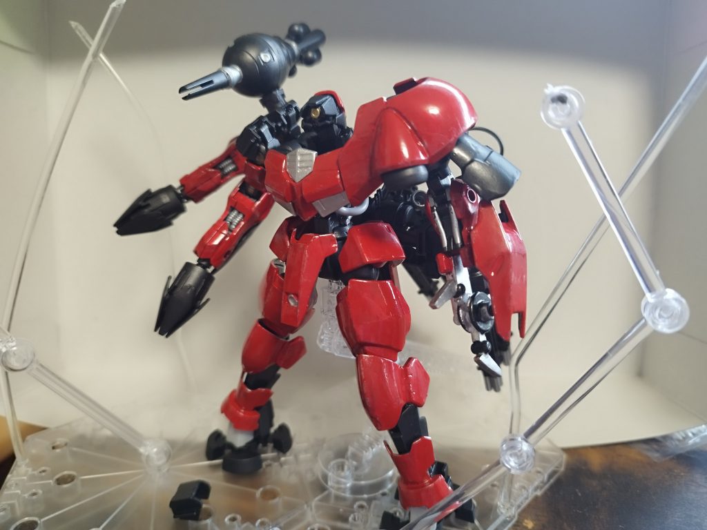 大型の方の無線ビットは肩に装備するのです