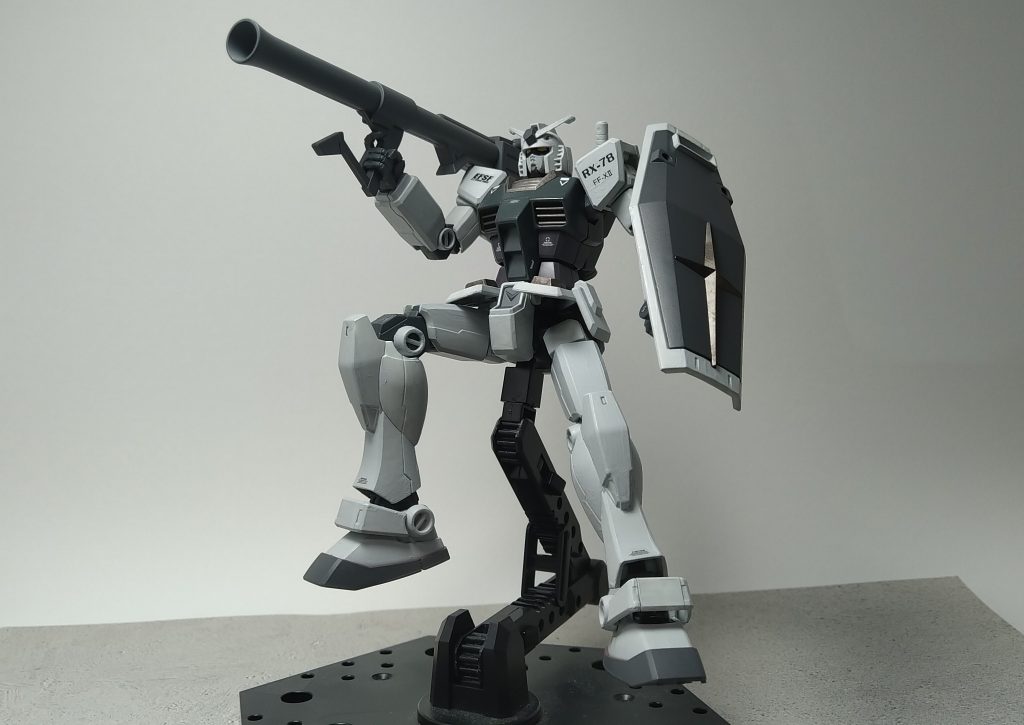 ガンマカのグレーがトップコートの影響を受けてしまったので、胸部以外そのまま 部分塗装で制作カロリー控えめ