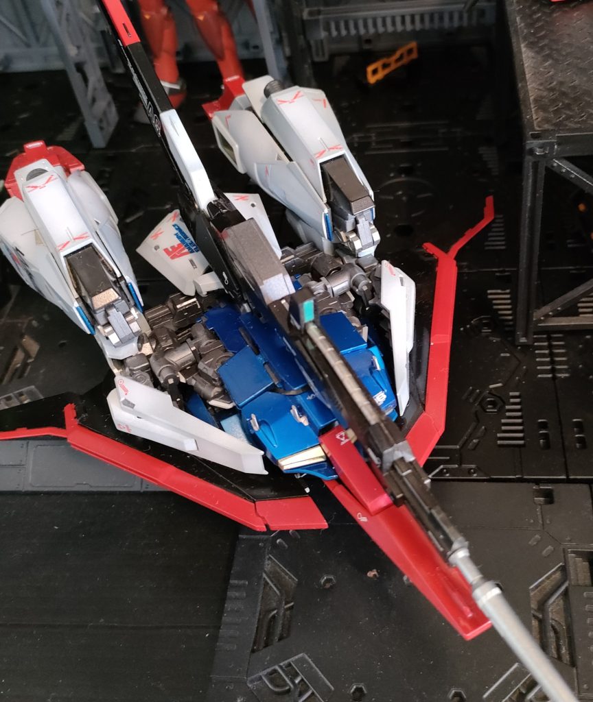 変形の宿命塗装ハゲ。それを避けるために今回クリアコートをかなり分厚く重ねました。今のところ大丈夫そうです。ところが…