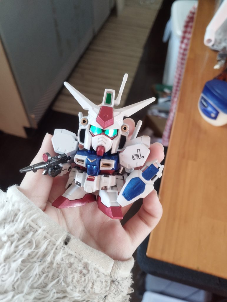 上の写真だとあまりツインアイが光っていませんが角度によってはめっちゃ光ってかっこいい…(◍•ᴗ•◍)