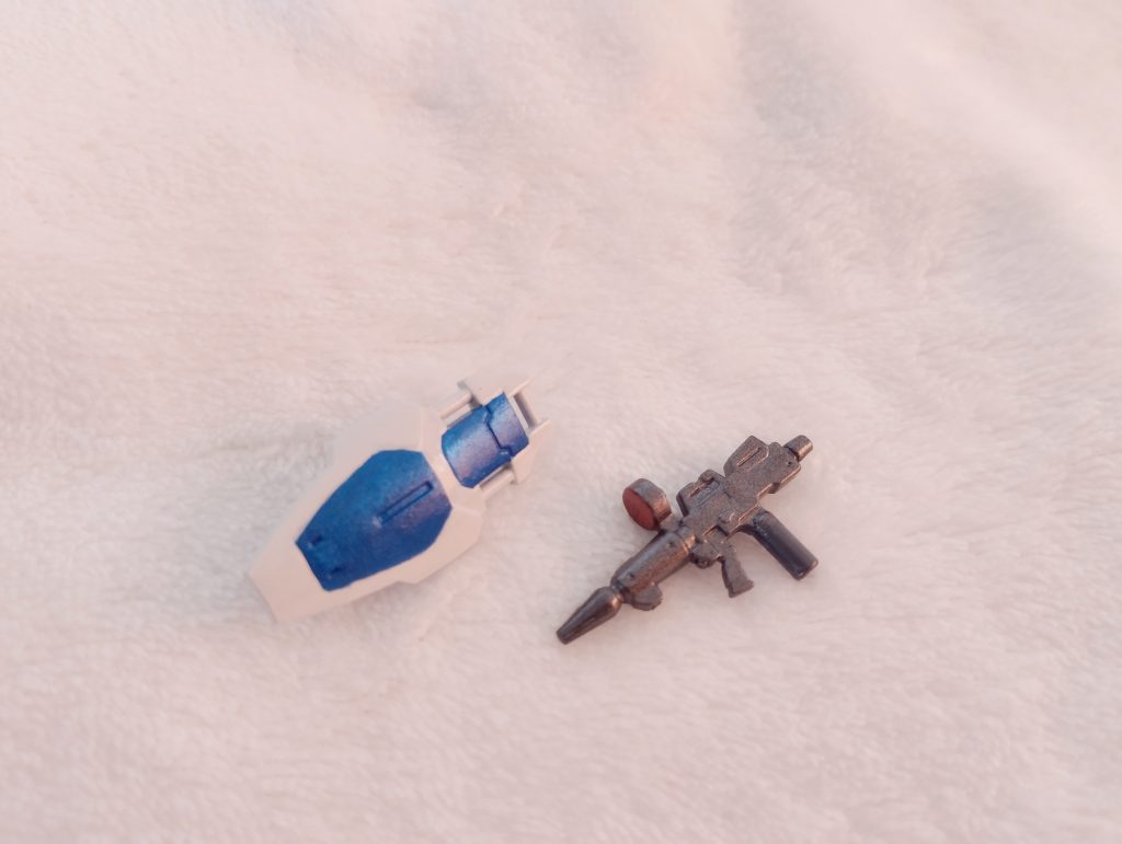 武器です。持ち手の部分は持たせてしまうと見えないので塗装していません