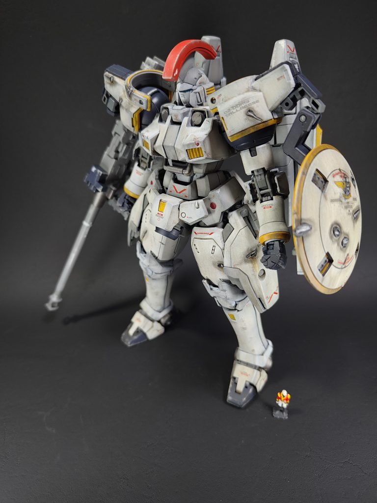 ダメージを負った兵器が好きで、汚れの似合いそうな機体だったのでノリノリでダメージ加工とウェザリングを行いました。やりすぎですね。反省です。それでもカッコよさを保ててるのはデザインの秀逸さと、本編中の活躍のおかげ。