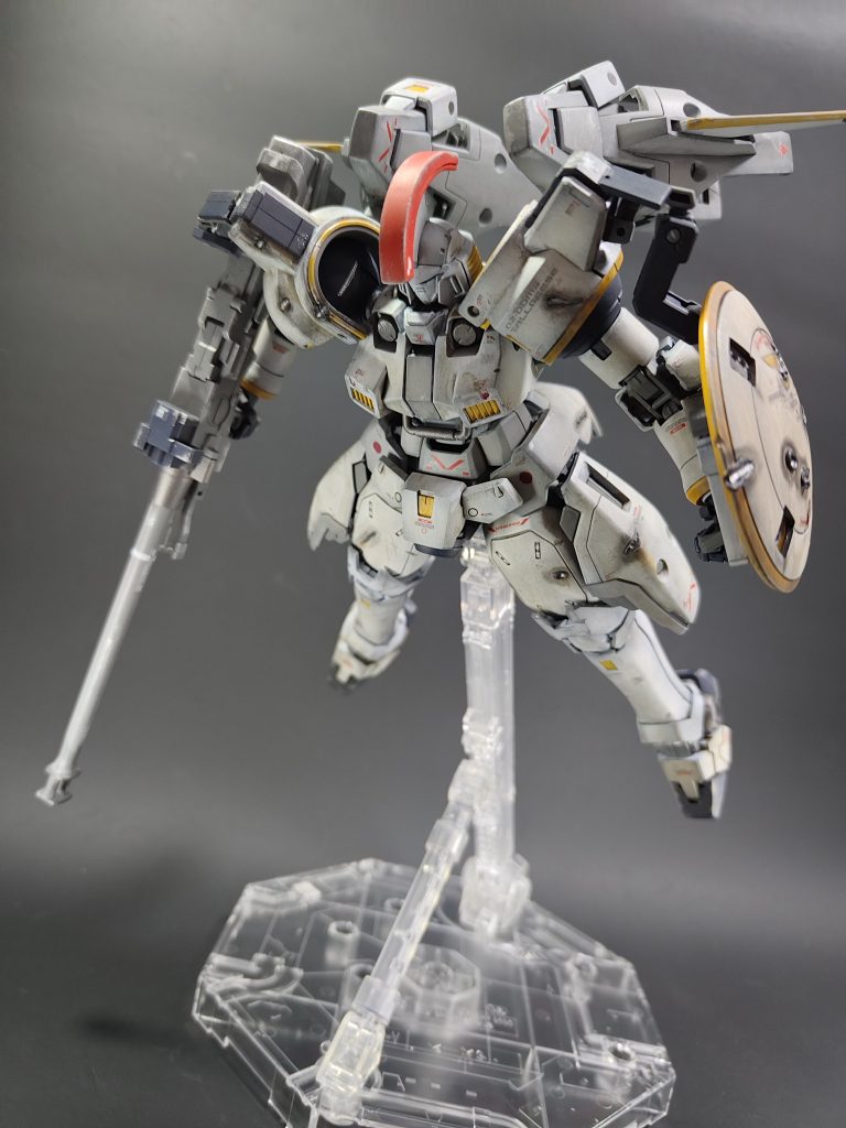 トールギスと言えば、その加速力が印象深いです。飾る時はこの格好で飾ります。