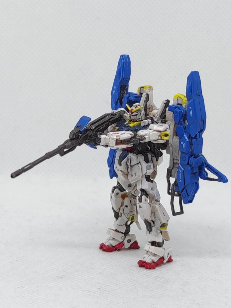 塗装後、デカール貼り。最後に艶消しクリアーでオーバーコートしてます。塗装はまず全体をエアブラシで白色に塗装して、その後白パーツ以外の所を筆塗りしています。