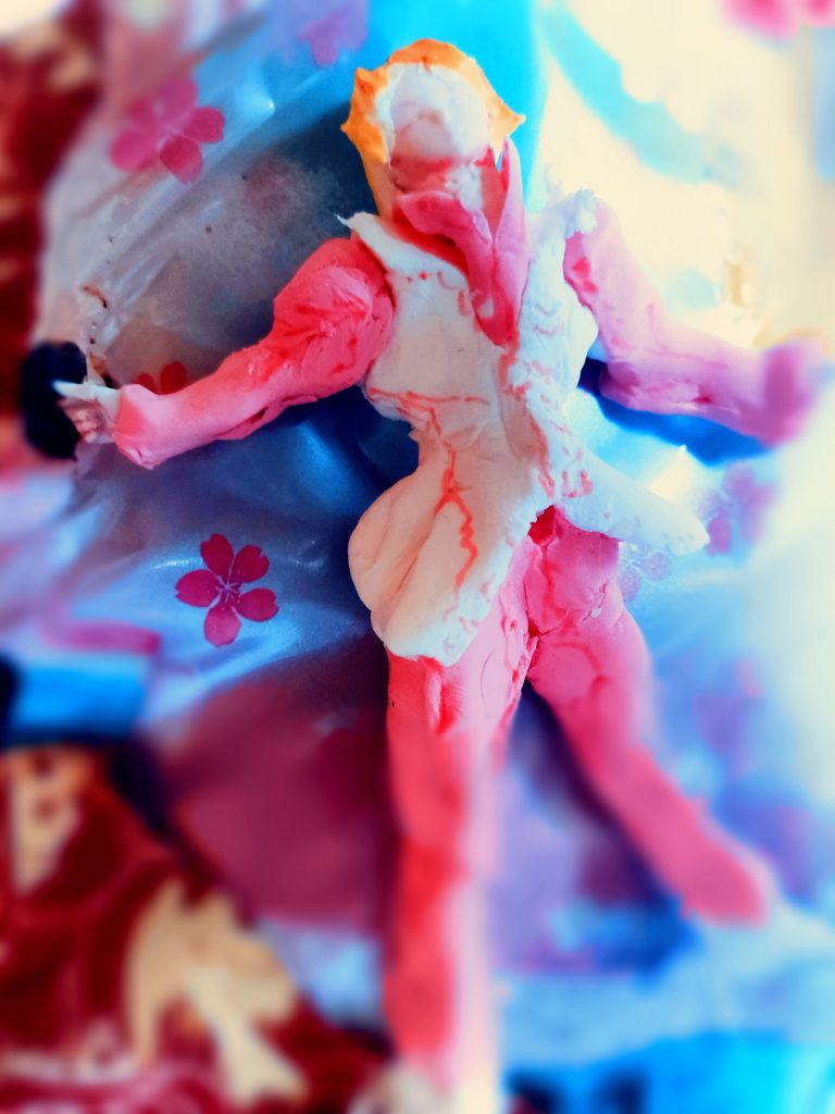 『 君の認識は正しい！』『 後で、おこづかいをあげよう！』「え？あ、有難う御座います！」『なんだったら、後で百式に乗ってもいいんだよ 』「いや、そこまでは、怒られますので」「ハマーン様にっ！！」『 いま、君はなんと言ったんだ？』