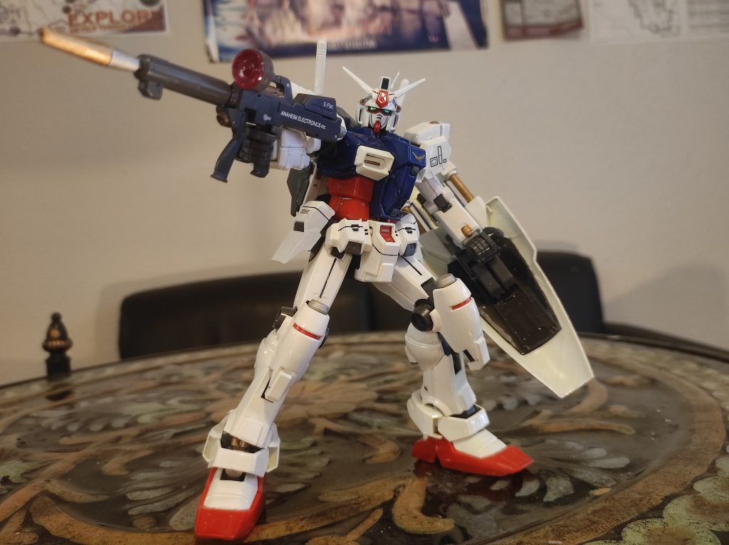 キンバライト基地のジオン残党軍と交戦中の試作一号機がビームを放ちます。コウは一歩ずつエースパイロットになる道を進みます。