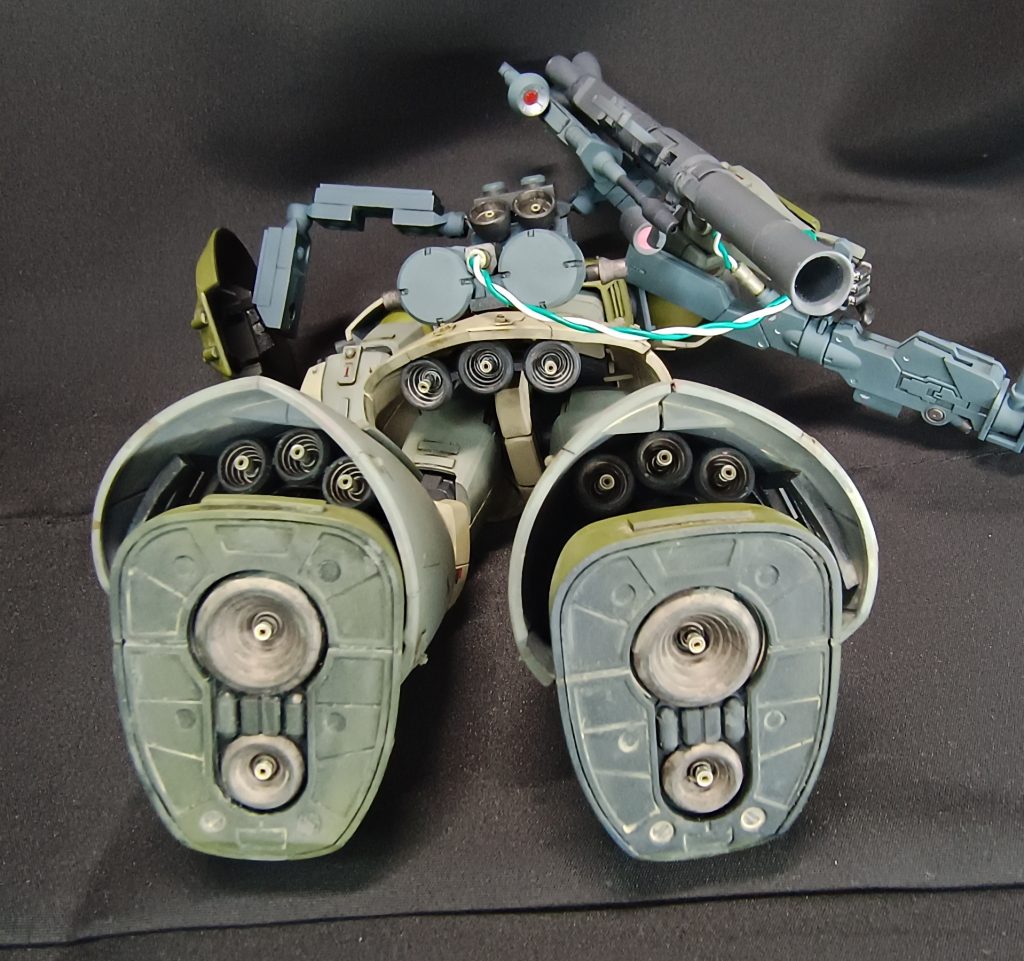 ドムと同じで、バーニア多いですね。ICソケットのピンがいっぱい捌けました。ゲルググ系もっと再販してくれないかな・・ ここから先は、上映中のアレのネタに抵触しますので、映画を見る予定の方は、流してくださいw