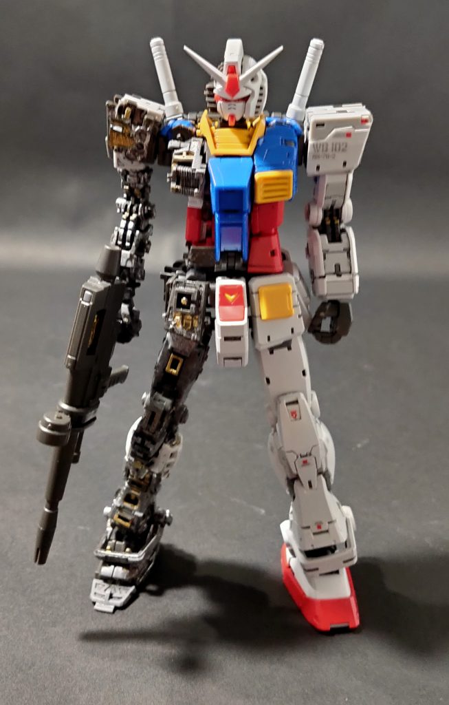 色は全て、ガンダムマーカーで塗りました！色はガンダムガンメタリックをテイッシュに付けて色のムラを表しました。