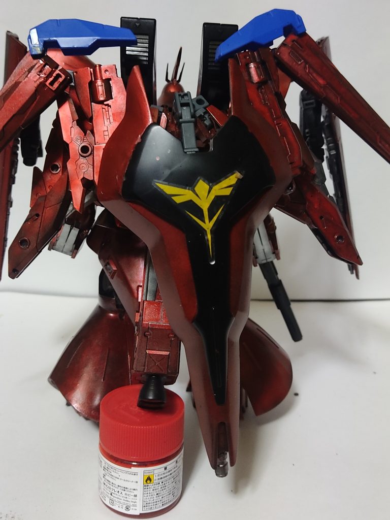 デザインに関しては…最近ハマっている「メカブレイク」の龍淵のようなシルエットに！無意識に影響を受けていたみたいです😂🎨 カラーデザイン：渋くてカッコいいメタリック仕上げ！🔹 「渋いメタリックカラーにしたい！」🔹 「塗装技術を向上させたい！」そんな思いから いろんな色＆塗装方法を試しまくった結果…最終的に、 フェアレディ240ZGのワインレッド に近いカラーに！🚗✨これはもう 自分の好みにドンピシャ で、大満足の仕上がり！😆他のパーツも 色の組み合わせを工夫してバランスを整えました。