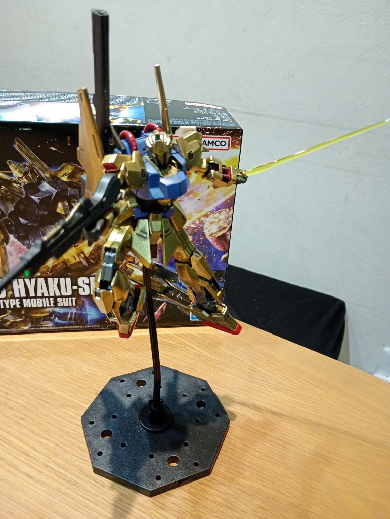 パッケージのスタイルに寄せてみた。台座も百均🪙