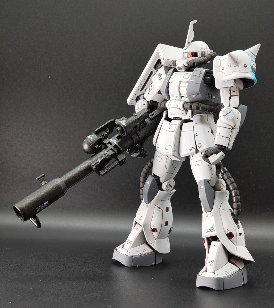 MSV世代としてはシン・マツナガは伝説のエース。気合を入れて作成しました。バズーカはシナンジュ・スタインからの流用。強引に持たせてます。これぐらい大きなほうが映えますよね。