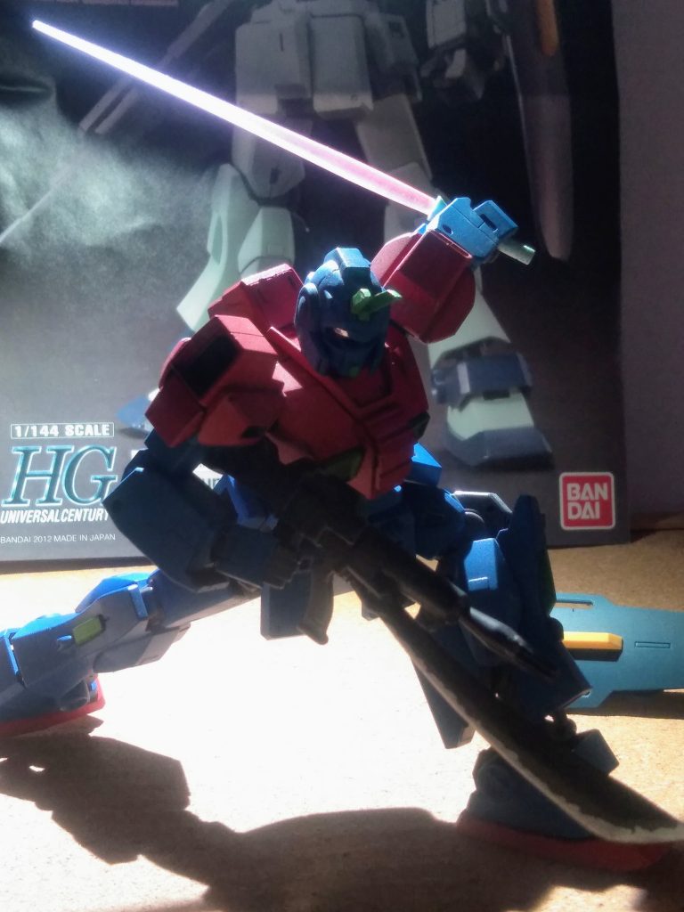 相も変わらず講釈文が長いので😡💢此処先は「「「ズバッと‼️」」」⚔️サクサク斬り進んでいきますよォ 😚⤴️なので『ビーム サーベル抜刀❗』です 😆👍 サーベルはリアアーマーに2本装着と成っております ✨😁✨