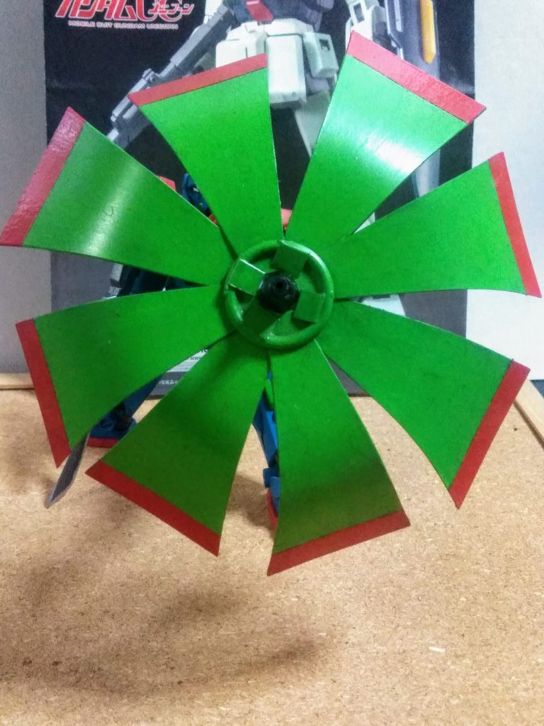 そんな訳で防御態勢へ 😡🛡️この形状が名前の由来なんですねぇ 🤣🤣🤣まぁ、この時期ですから耐ビームコーティングはしてアルでしょう😋・・・デカく造り過ぎたので重い❗ 😫💦なので保持がシンド過ぎる (;´Д`)ハァハァ