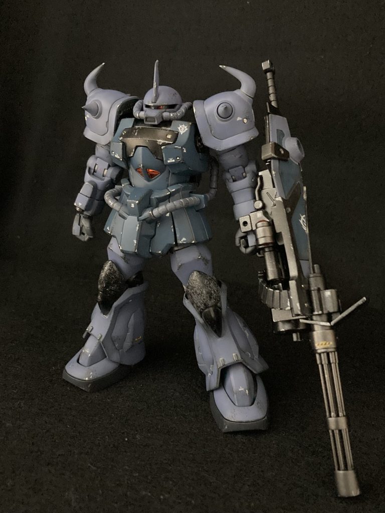 これまでに作ったグフカスも、妙なこだわりから、ガトリングのバレルは金属パイプで作り直しています。おかげで、タダでさえ重いガトリングシールドが更に重くなっています^_^