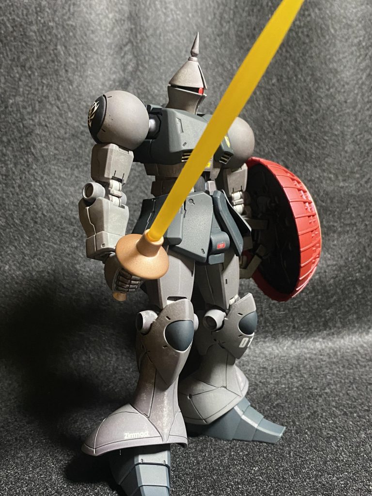 ガンダムマーカーがトップコートで溶けた😭