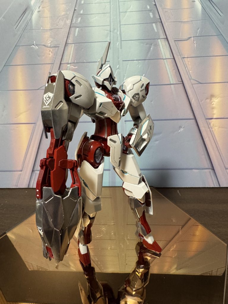 マーキングシールはマークセッターがないと剥がれちゃうんですね。勉強になりました。 ただ　白フレームに白デカールって。。ガンダムが絶対に黒か青に濡れと言ってる。