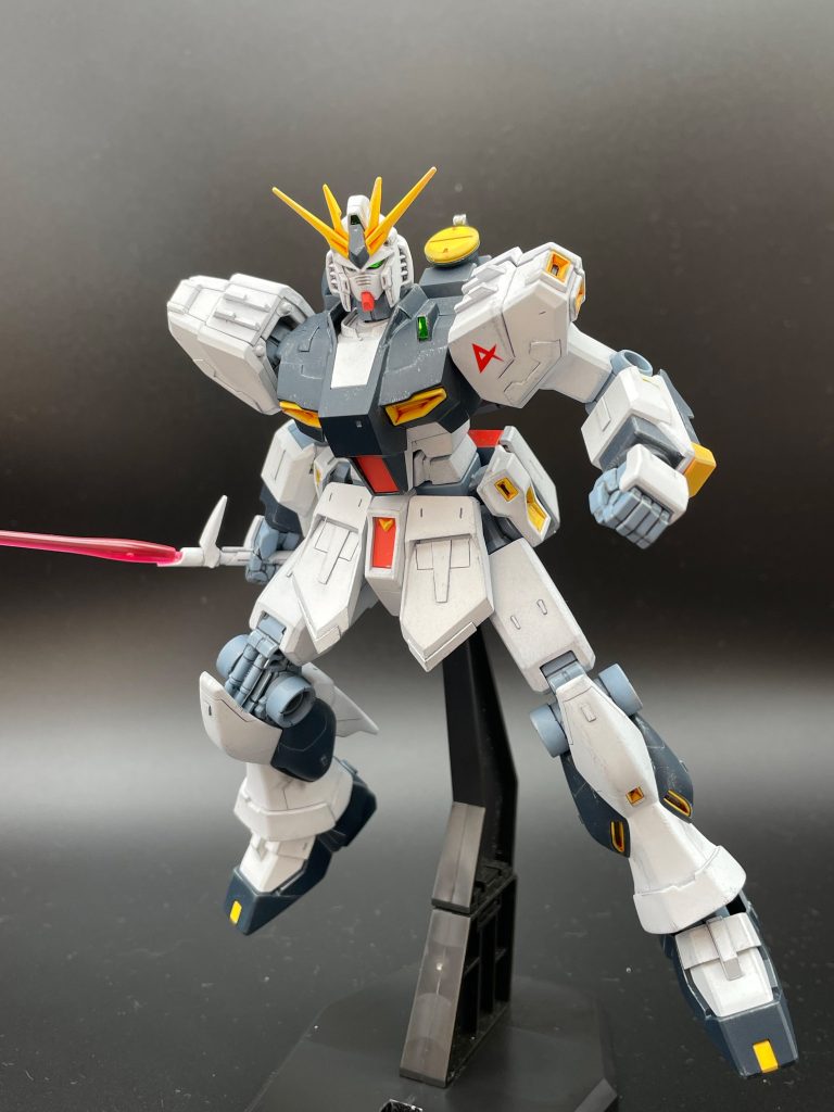 　全身手を入れてしまったEGνガンダムですが、キットは1,000円でこの内容なのは凄すぎる内容だと思います。大好きなMSが出来がいい、とても幸せなことですが、出来が良すぎたせいか、好きすぎるせいか、少々の不満が目についてきてしまうので手を入れてしまいました。　値段と入手しやすさからガンガン手を加えやすいので色々なことを試し学ぶ習作としても優秀なキットですね。