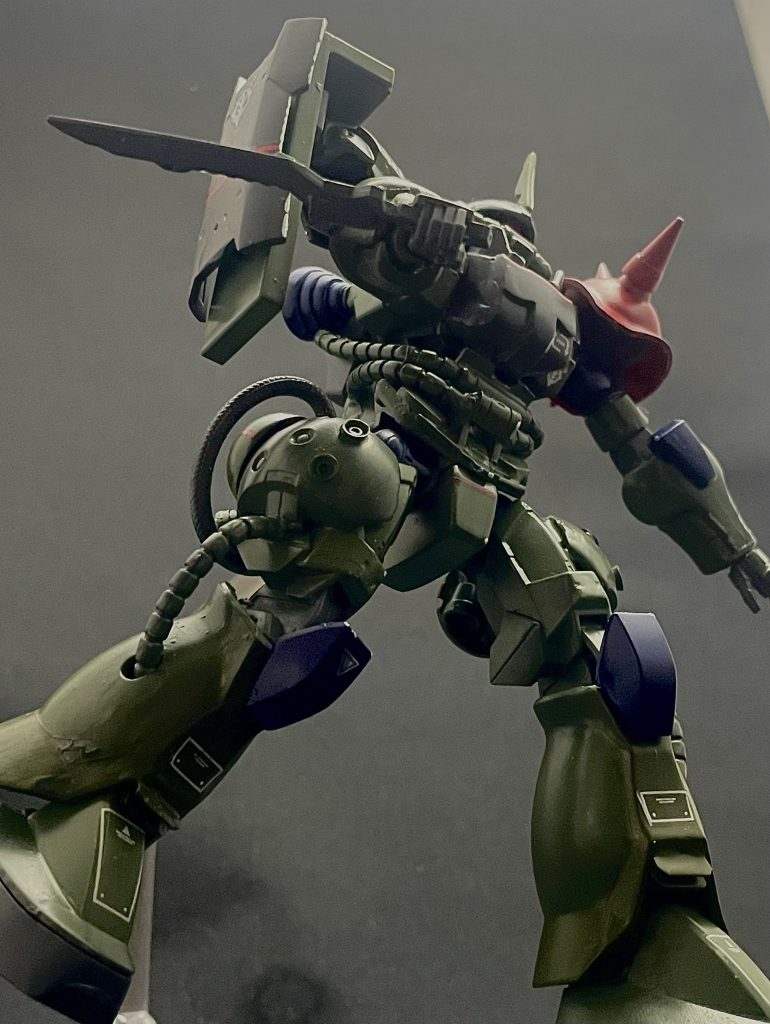 近接武器はヒートホークとダガーナイフを使用。