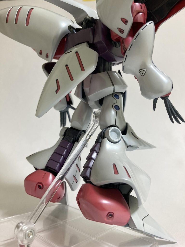 膝アーマー裏側はプラ板で塞ぎました