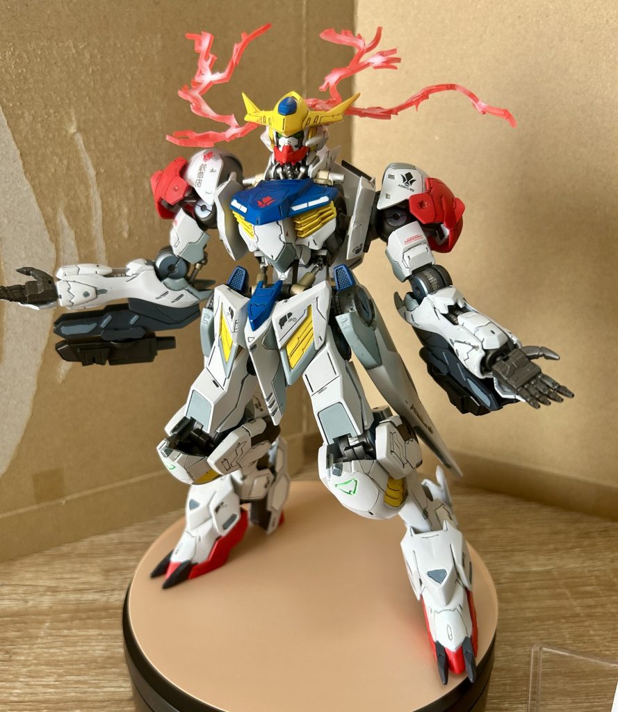 そうはとても見えないですが、覚醒して吠えてるの図