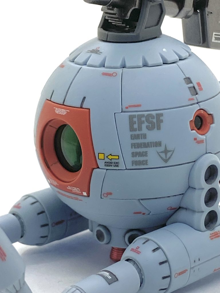 ボールがVer.Kaの第三弾で出ると発表された時は当時は大変驚きました。しかもガンダム・センチネル0079でリファインされた方をキット化であり、発売されてすぐに買い、メインフレームにトラスも付く仕様とかアームのシリンダーが金属パーツになっていたりと大変凝っていて、値段の割にプレイバリューが凄いと思いました。マーキングも大変好みで今回もなるべく似た様なデカールを貼っています。TIのアルファベットはティアンム中将の乗艦「タイタン」で二機ともそこの所属という物にしています。