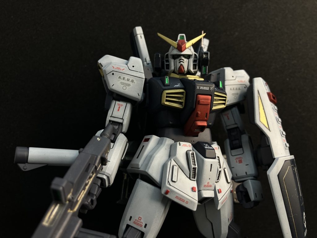 ツインアイは蛍光グリーンで塗りました!