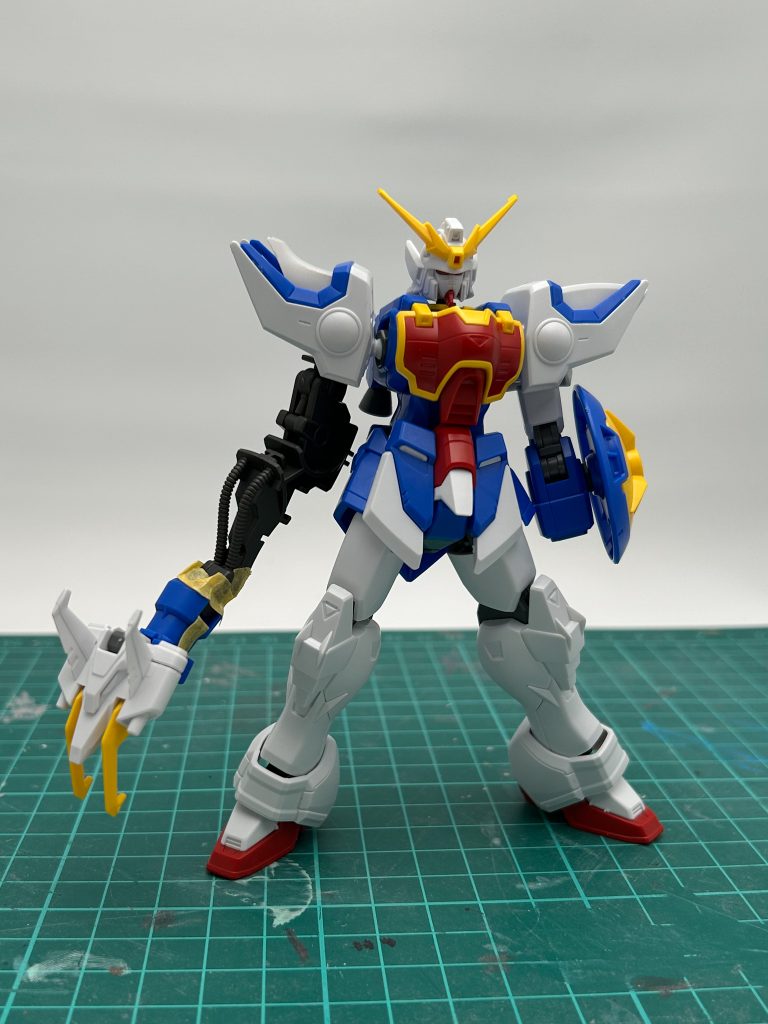 バルバトスの脚をベースにジャンクを盛り付け。右腕とのバランスを取るため、肘の高さが揃うように左腕を短縮